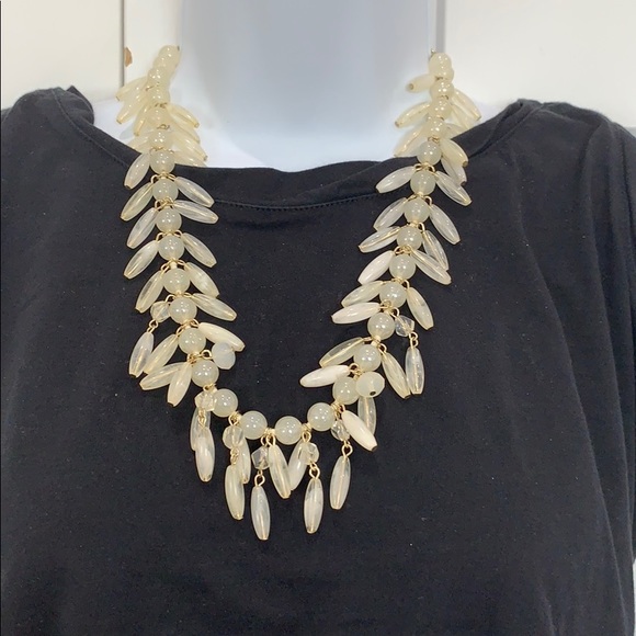 Jewelry - Necklace with beaded design